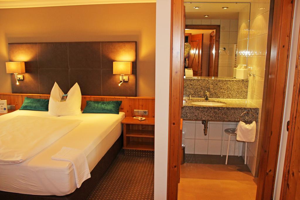 Hotel Landhaus Feckl Ehningen エクステリア 写真