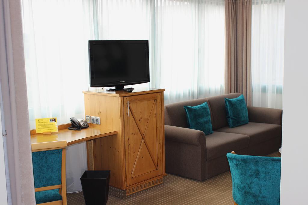 Hotel Landhaus Feckl Ehningen エクステリア 写真