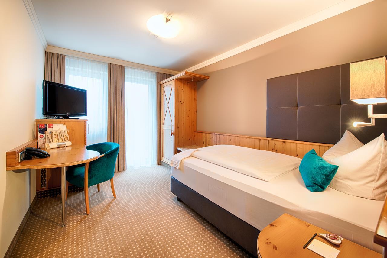 Hotel Landhaus Feckl Ehningen エクステリア 写真