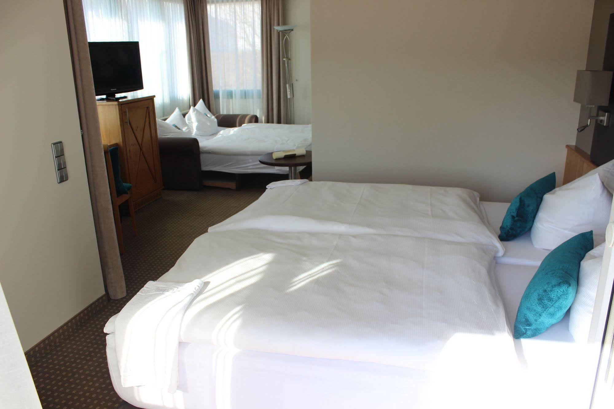 Hotel Landhaus Feckl Ehningen エクステリア 写真