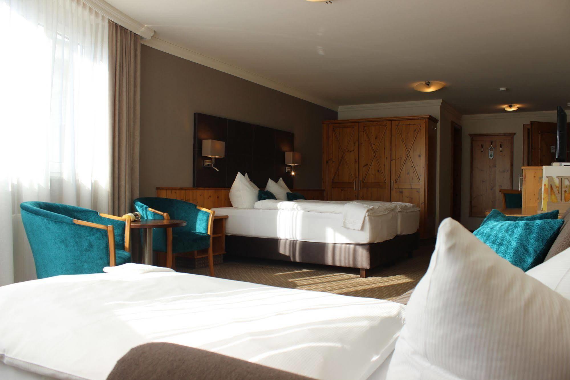 Hotel Landhaus Feckl Ehningen エクステリア 写真