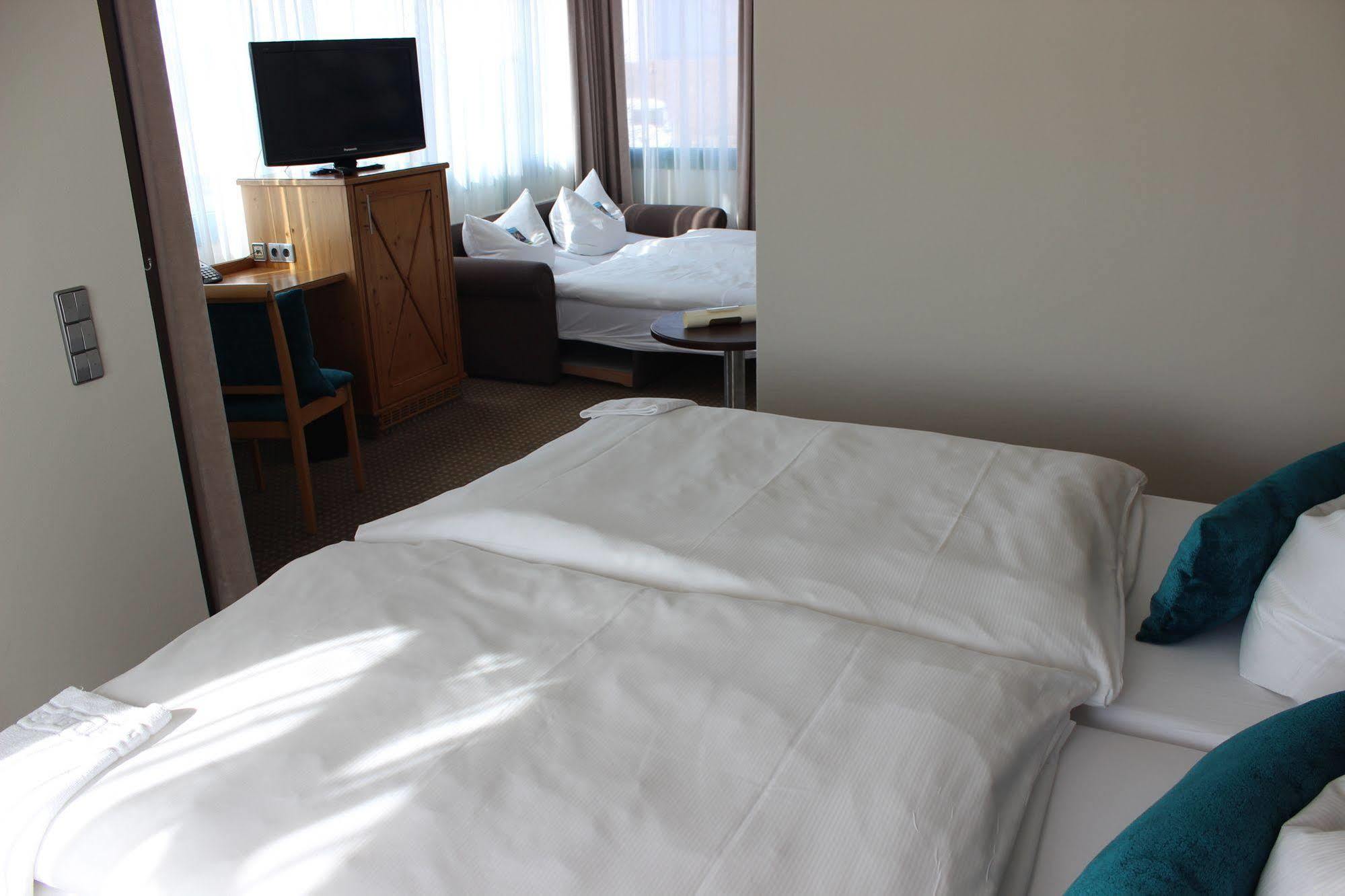 Hotel Landhaus Feckl Ehningen エクステリア 写真