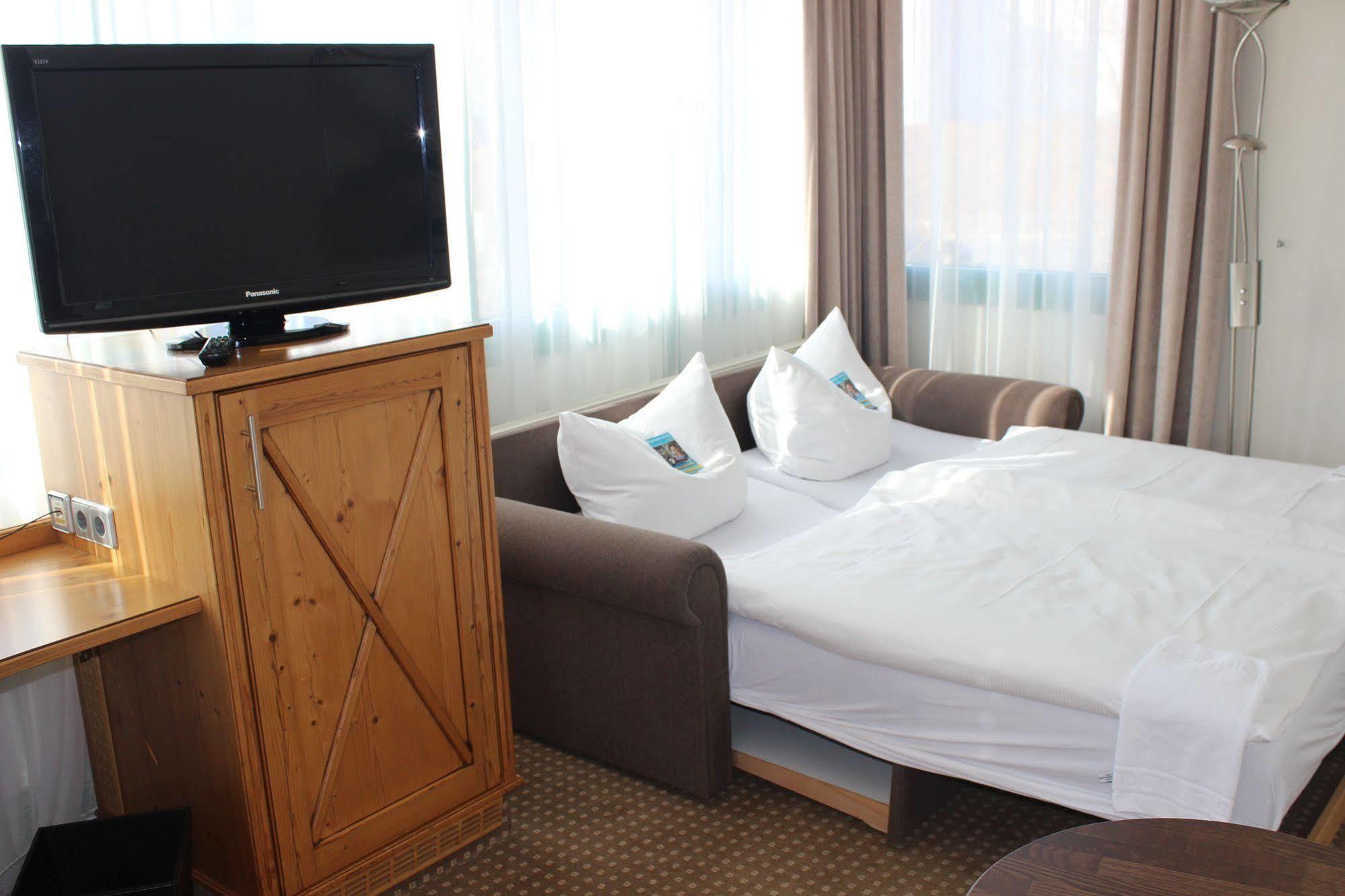 Hotel Landhaus Feckl Ehningen エクステリア 写真