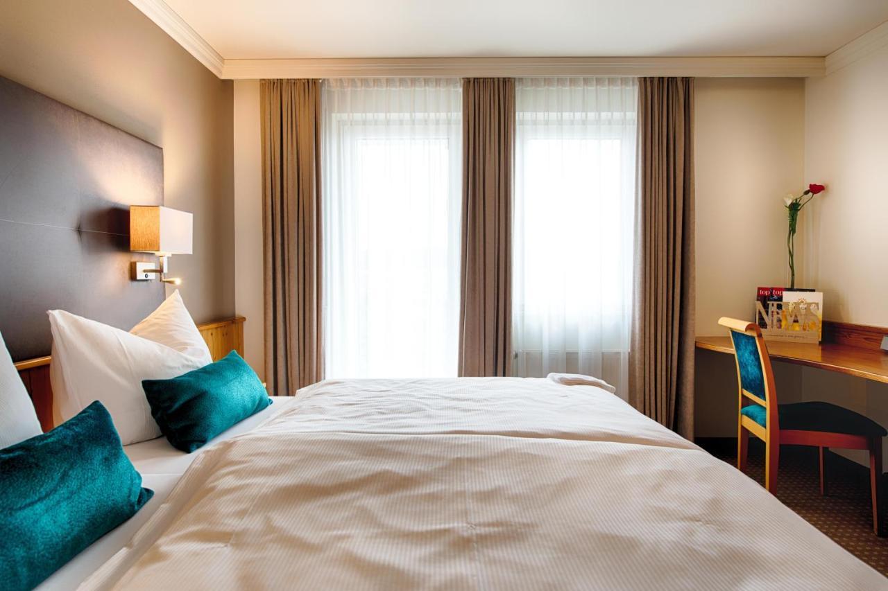 Hotel Landhaus Feckl Ehningen エクステリア 写真